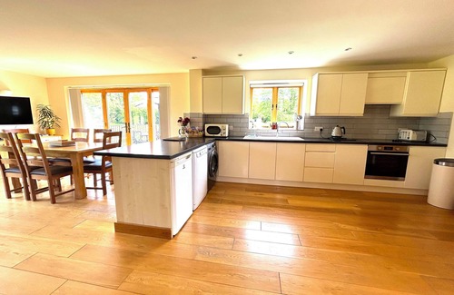 Leigh upon Mendip Cottage | Contemporáneo Cottage Holiday de acueducto de un río, vistas rurales, 11 millas de Bath