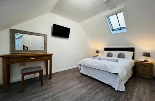 Frome Maison | Barn Cottage, with pre booked use of Indoor Swimming Pool