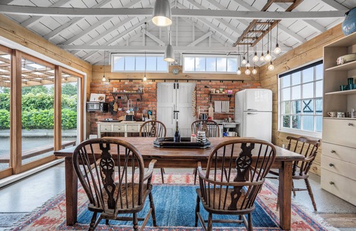 Featherston Maison | Barn Escape by Mountains & Wine