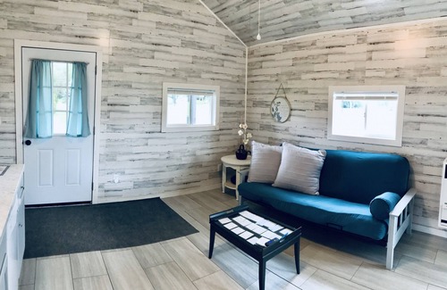 Cherry Creek Maison | Country Tiny House,Private POOL,Private Barn Game room, GOAT🐐, Patio&Outdoor Bar