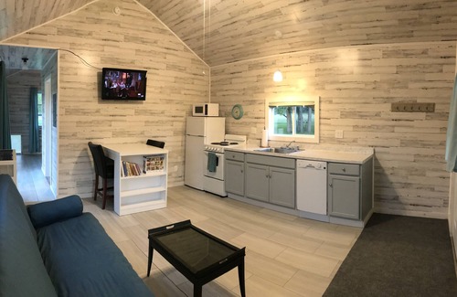 Cherry Creek Maison | Country Tiny House,Private POOL,Private Barn Game room, GOAT🐐, Patio&Outdoor Bar