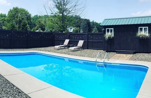 Cherry Creek Maison | Country Tiny House,Private POOL,Private Barn Game room, GOAT🐐, Patio&Outdoor Bar