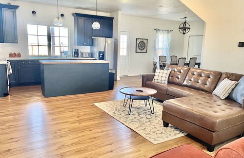 Elgin Autre | Barn house on 50 acres Mountain View
