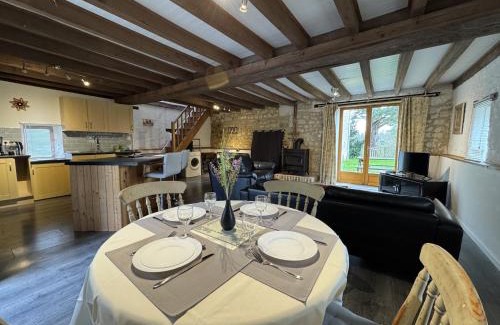 Aubigne-Racan Maison | Barn in Aubigné-Racan with Heated Pool