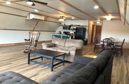 East Springfield Maison | Barn Loft Apartment on Regenerative Family Farm