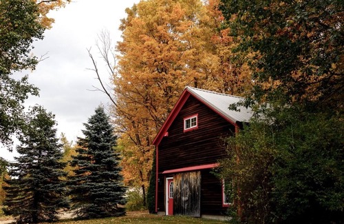 Northfield Maison | Barn Off the beaten path yet close to everything.