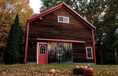 Northfield Maison | Barn Off the beaten path yet close to everything.
