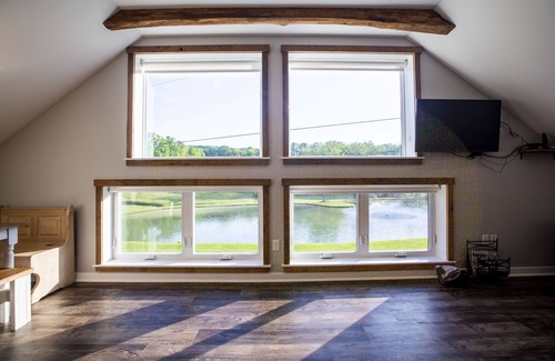 Stewartstown Maison | Barn Retreat with hot tub and patio!