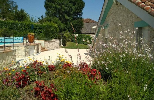 Montcabrier Maison | Grange standing entre verdure et tournesols totalement indépendante.