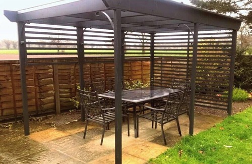 Stratton Strawless Maison | Barn with countryside views in private garden