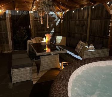 Goffs Oak Maison | Barn with Hot Tub