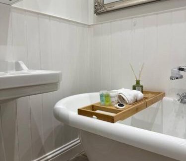 Goffs Oak Maison | Barn with Hot Tub