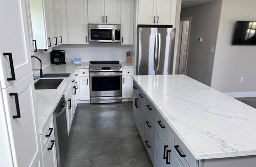 Port O Connor Cabine | Barndo blocks from boat launch, pier, beach and restaurants. Pet friendly