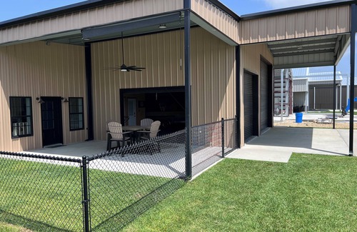 Port O Connor Cabine | Barndo blocks from boat launch, pier, beach and restaurants. Pet friendly