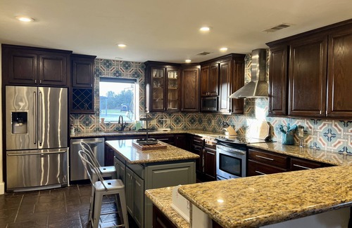 Beaumont Maison | Barndominium on 40 acre farm! Long term rental close To Beaumont & Mid-County