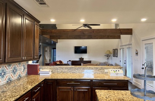 Beaumont Maison | Barndominium on 40 acre farm! Long term rental close To Beaumont & Mid-County