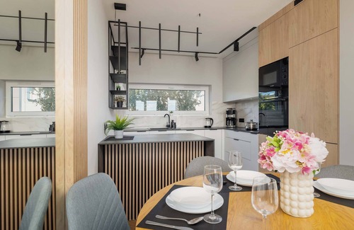 Tychy Appartement | Barona 51 Tychy | Air Conditioned Apartment with Parking and Desk