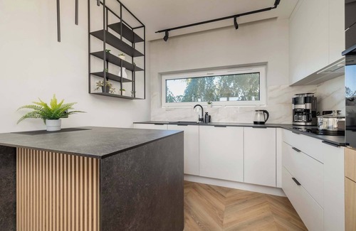 Tychy Appartement | Barona 51 Tychy | Air Conditioned Apartment with Parking and Desk