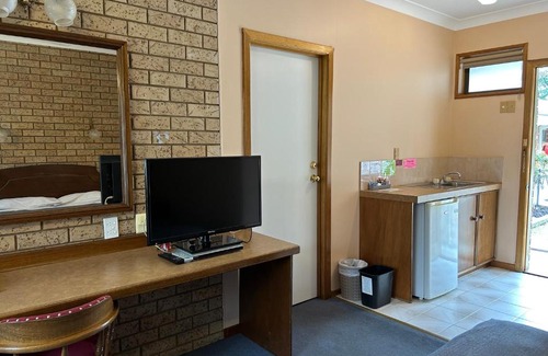 Bright Maison | Barrass's John Bright Motor Inn