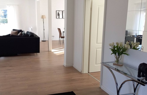 Adelheidsdorf Maison | Barrier-free house with terrace and free parking space