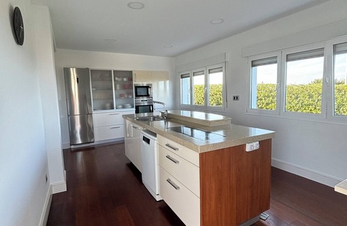 Barrika Chalet De Ski | Villa in front of the sea in barrika beach