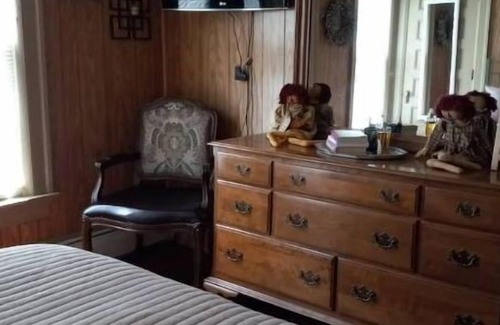 Olean Maison | Barry Street Historical Home - The Entire Home