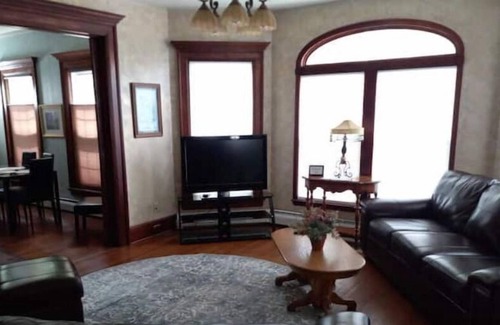 Olean Maison | Barry Street Historical Home - The Entire Home
