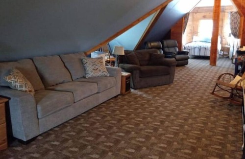 Olean Maison | Barry Street Historical Home - The Entire Home