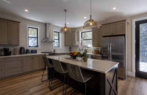 Madawaska Valley Cottage | Barry’s Bay 5 bedroom , beautiful sunsets, private Beach, Hot Tub,