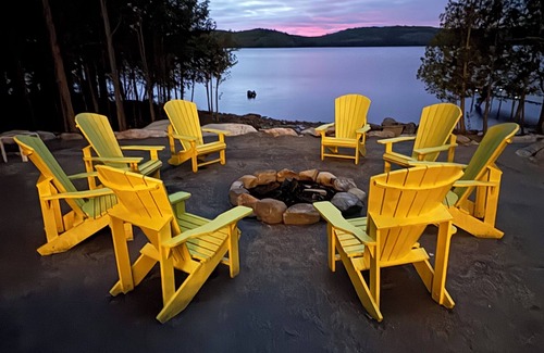 Madawaska Valley Cottage | Barry’s Bay 5 bedroom , beautiful sunsets, private Beach, Hot Tub,