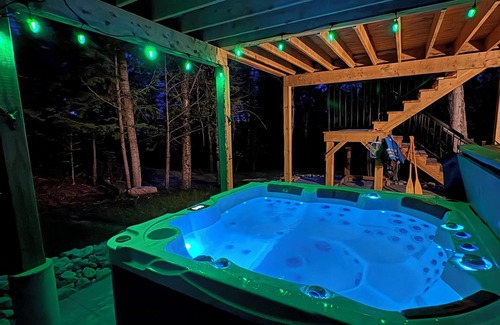 Madawaska Valley Cottage | Barry’s Bay 5 bedroom , beautiful sunsets, private Beach, Hot Tub,