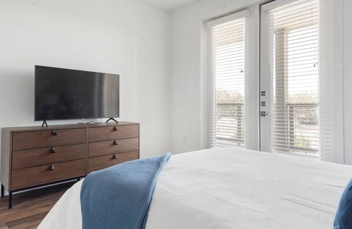 Austin Appartement | Barsala l Gorgeous 1BD/apartment in the heart of Downtown Lakeway