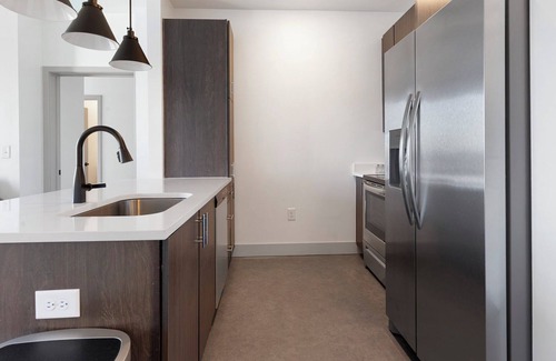 Richmond Appartement | Barsala l Modern 2BD overlooking a sparkling pool, fast Wi-Fi