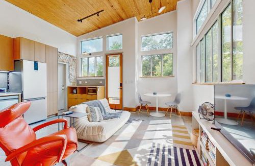 Barton Hills Maison | Barton Hills 1/1 Casita w/full kit/den