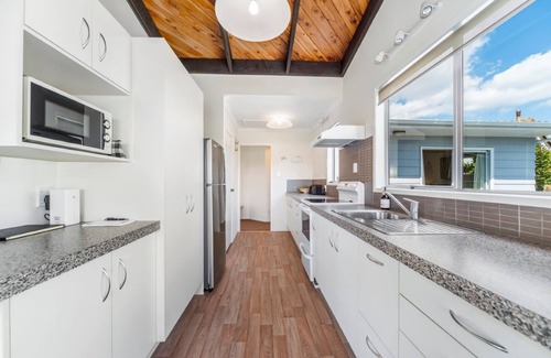 Richmond Heights Maison | Base: 4 Extra: $40 38 Saint James Street
