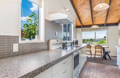 Richmond Heights Maison | Base: 4 Extra: $40 38 Saint James Street