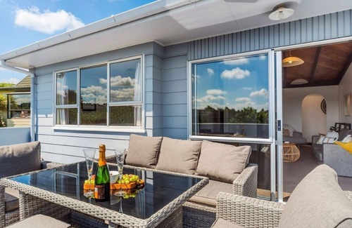 Richmond Heights Maison | Base: 4 Extra: $40 38 Saint James Street