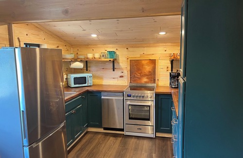 St. Helen Cabine | Base Camp - Cozy 2-bed with ORV trail access. Fully fenced-in and dog-friendly