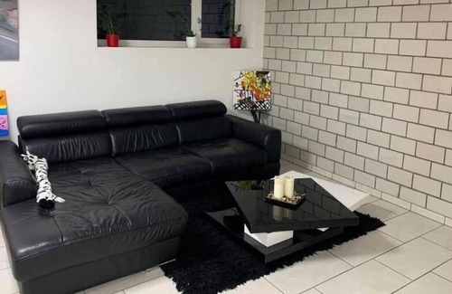 Muttenz Appartement | Basel - 5 mins away - Modern Basement Studio with Kitchen 35m2 in Muttenz