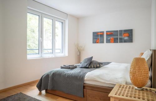 Bruderholz Appartement | BASELiving 3,5 Room Apartment - Bahnhof Basel SBB - Self Check-in