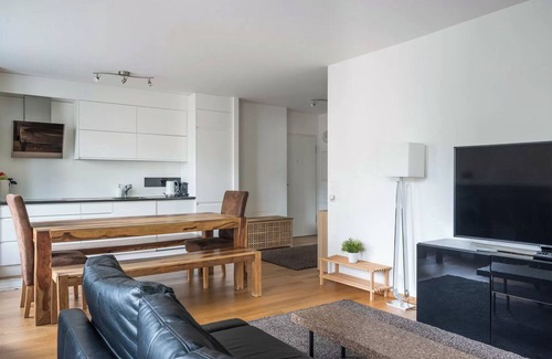 Bruderholz Appartement | BASELiving 3,5 Room Suite - Near ESC - Bahnhof SBB