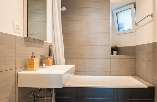 Bruderholz Appartement | BASELiving 3,5 Room Suite - Near ESC - Bahnhof SBB