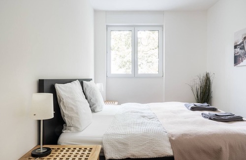 Bruderholz Appartement | BASELiving 3,5 Room Suite - Near ESC - Bahnhof SBB