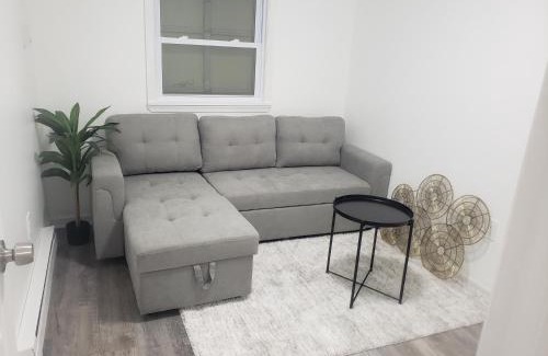 Collingdale Appartement | Basement Retreat BY THE AIRPORT