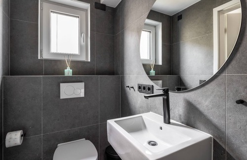 Harleshausen Appartement | Basement studio with king-size waterbed - good connection to the city center