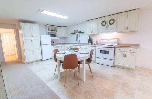Steinbach Appartement | Basement Suite in Steinbach