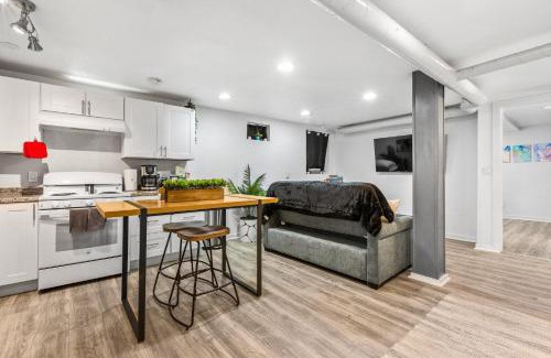 Alamo Placita Maison | Basement with Full Kitchen and Near Downtown