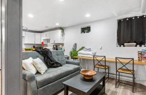 Alamo Placita Maison | Basement with Full Kitchen and Near Downtown
