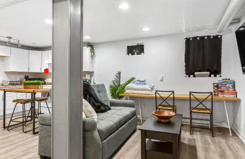 Alamo Placita Maison | Basement with Full Kitchen and Near Downtown