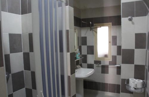 Naples City Centre Maison | Basic 8 Bed Mixed Dorm (share Bathroom)